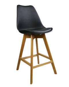SILLA NEGRA CON PATA DE MADERA